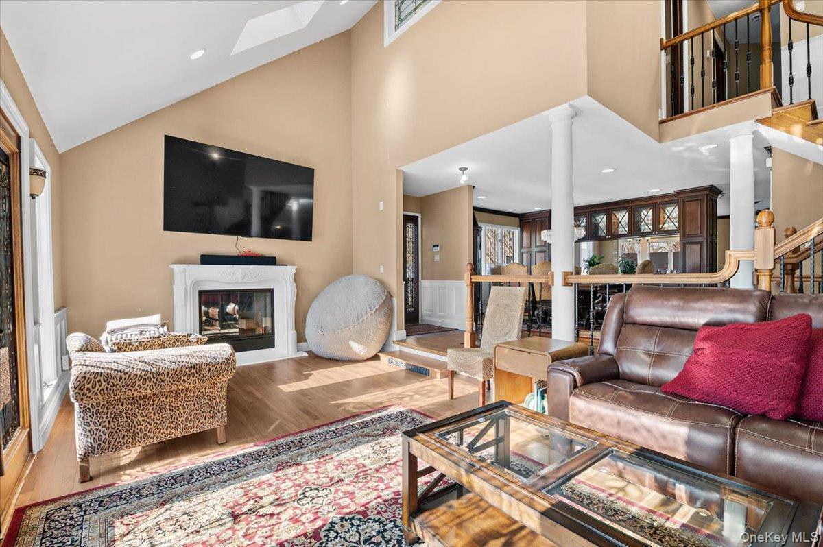 #4 photo, 1 Windsor Court, Amityville , NY 11701