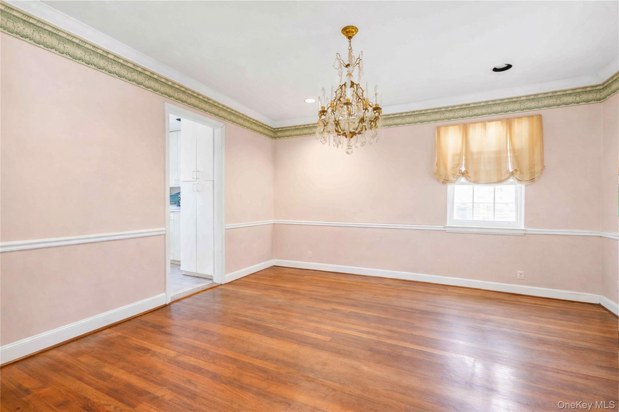 #10 photo, 61 Squirrel Hill Road, East Hills , NY 11577