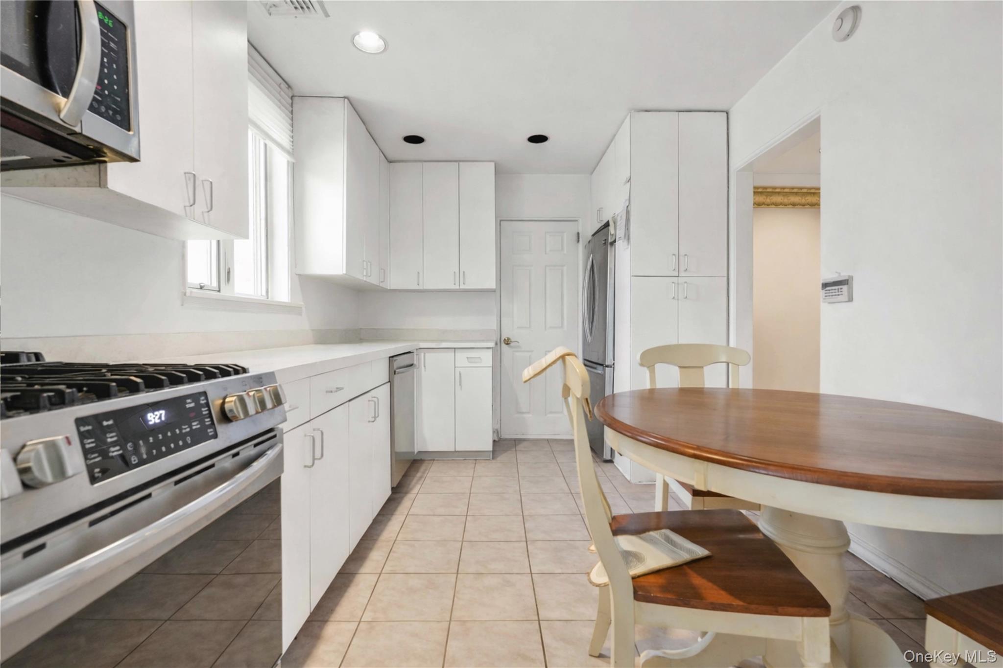 #11 photo, 61 Squirrel Hill Road, East Hills , NY 11577