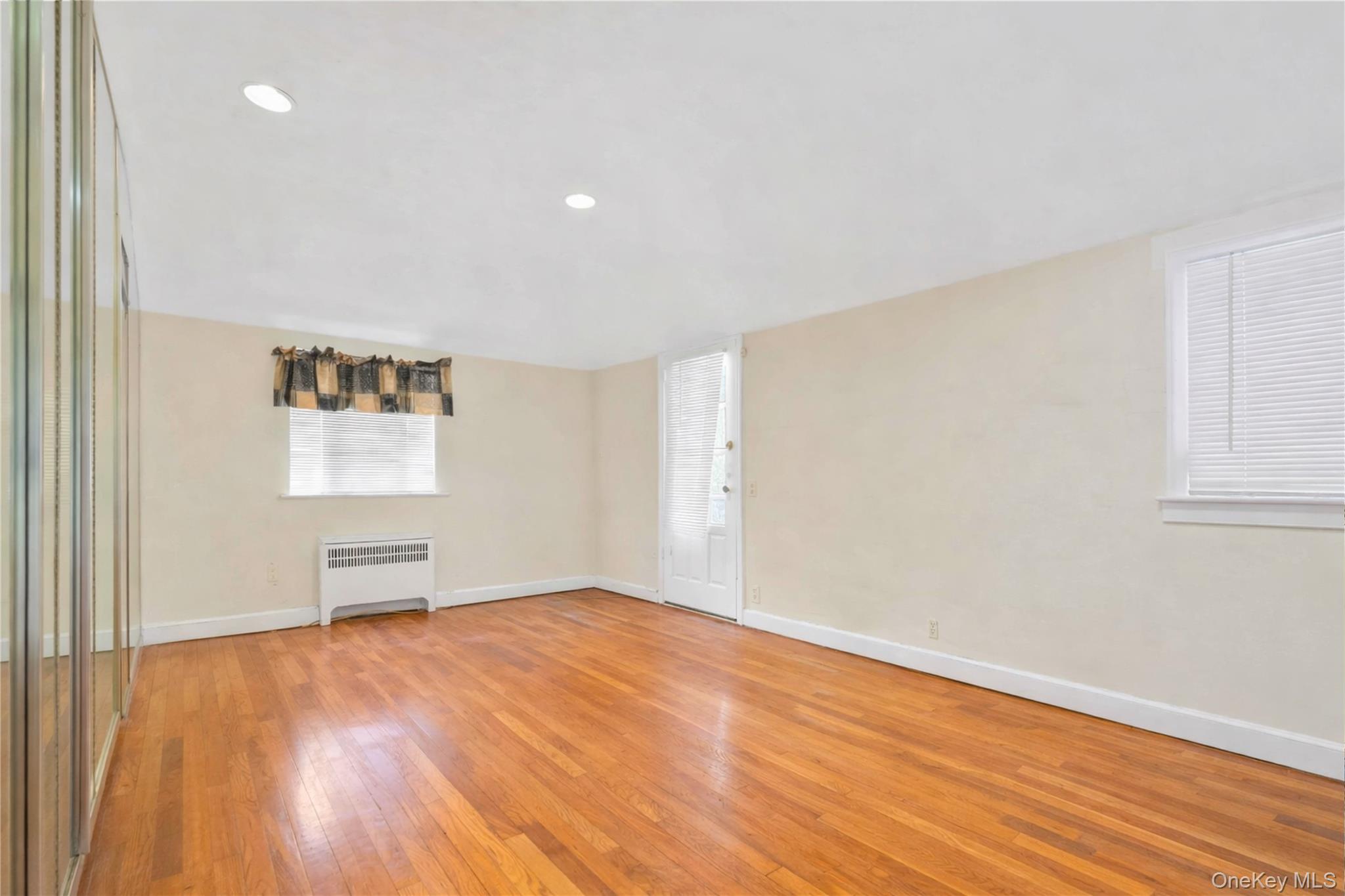 #16 photo, 61 Squirrel Hill Road, East Hills , NY 11577