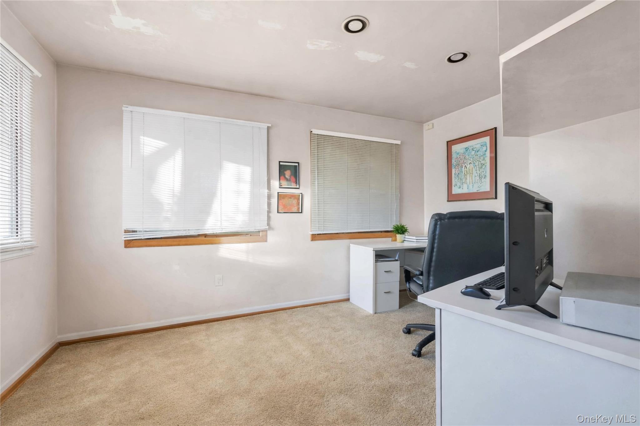 #20 photo, 61 Squirrel Hill Road, East Hills , NY 11577