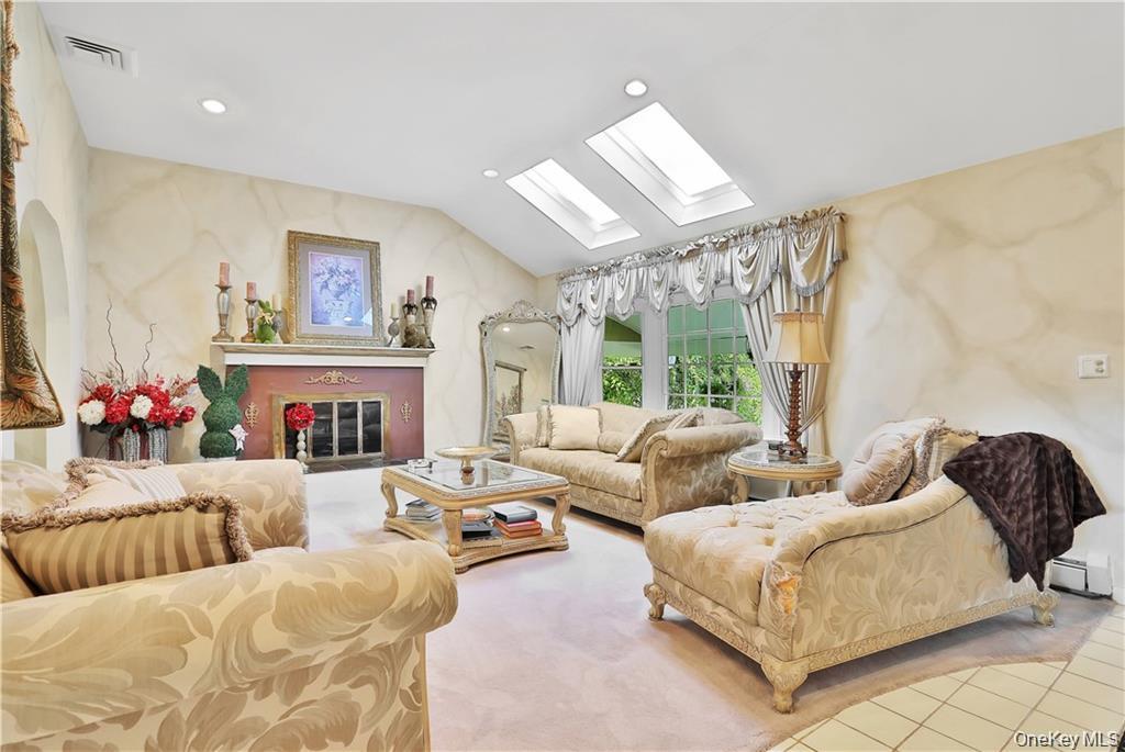 #11 photo, 2 Split Tree Drive, New Windsor , NY 12553