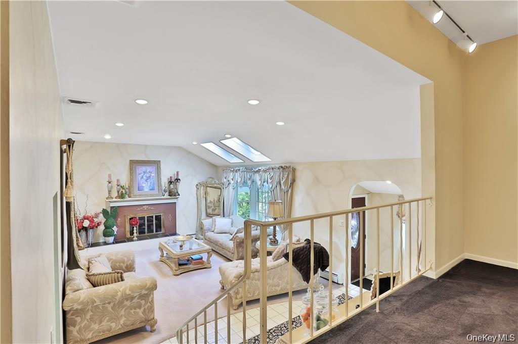 #14 photo, 2 Split Tree Drive, New Windsor , NY 12553