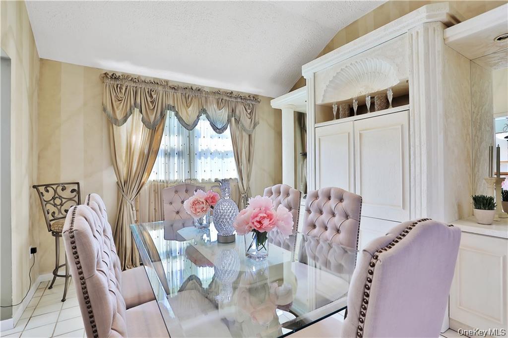 #19 photo, 2 Split Tree Drive, New Windsor , NY 12553