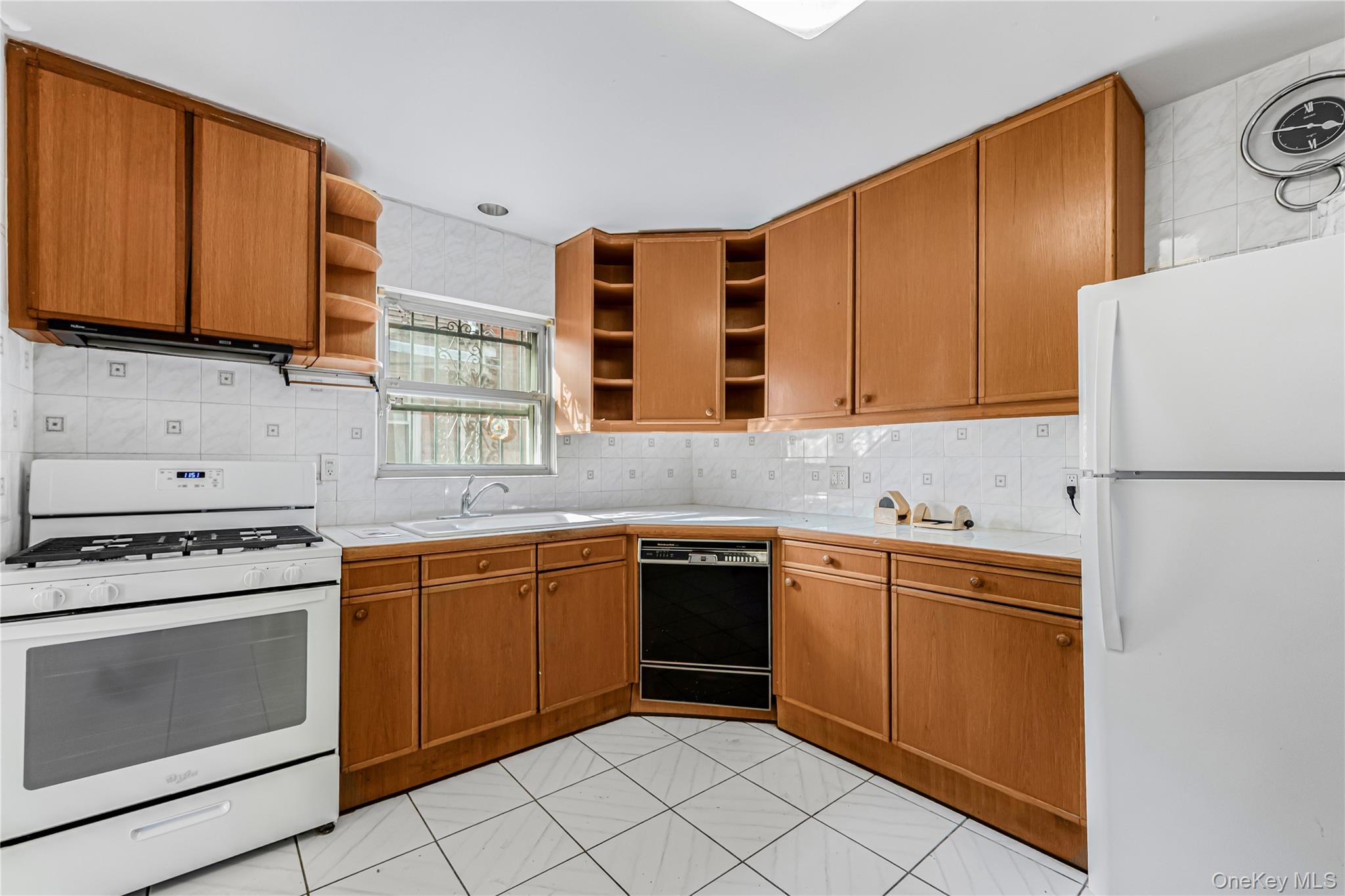 #11 photo, 21647 Sawyer Avenue, Queens Village , NY 11427