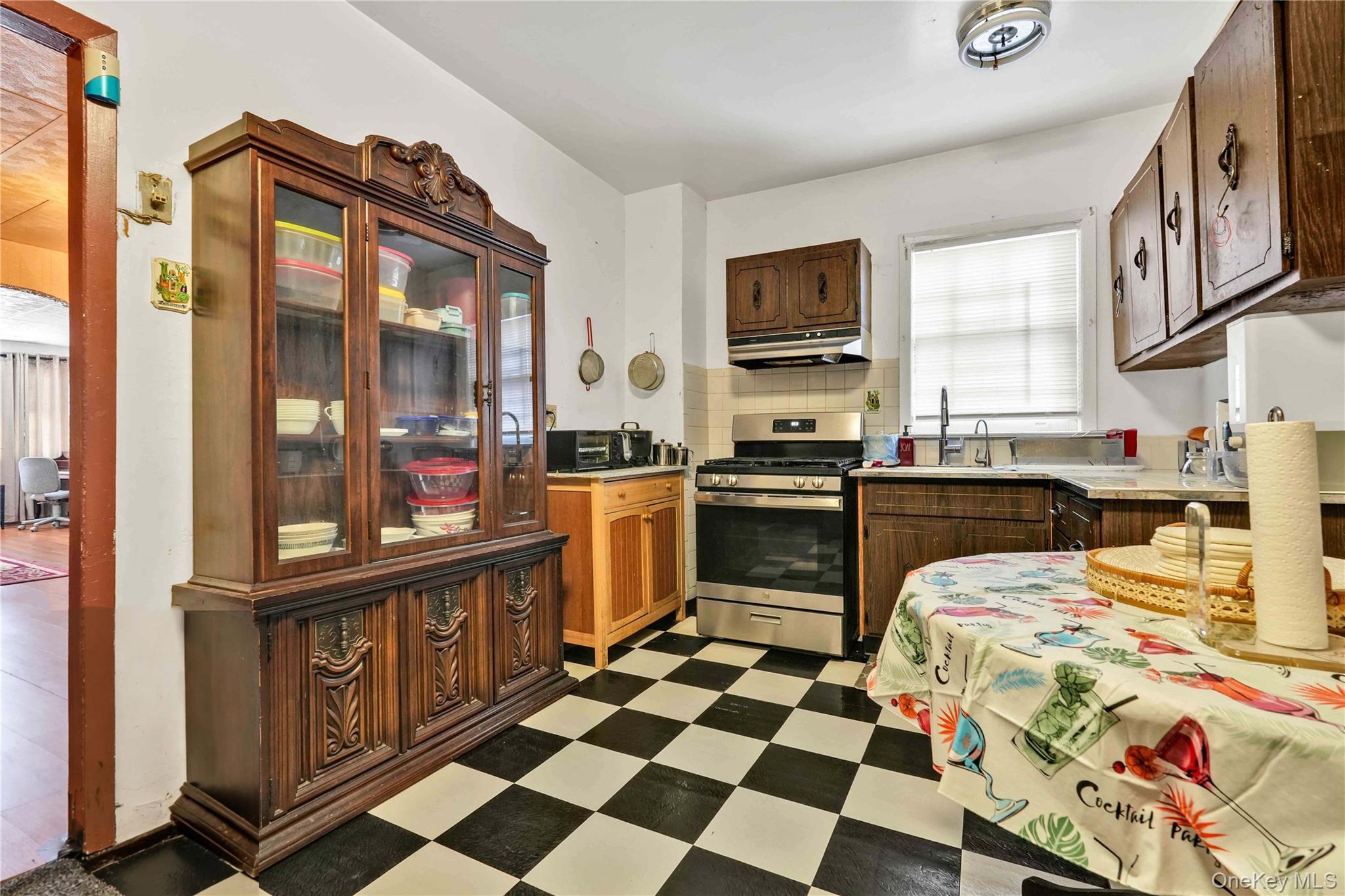 #11 photo, 8060 162nd Street, Jamaica , NY 11432