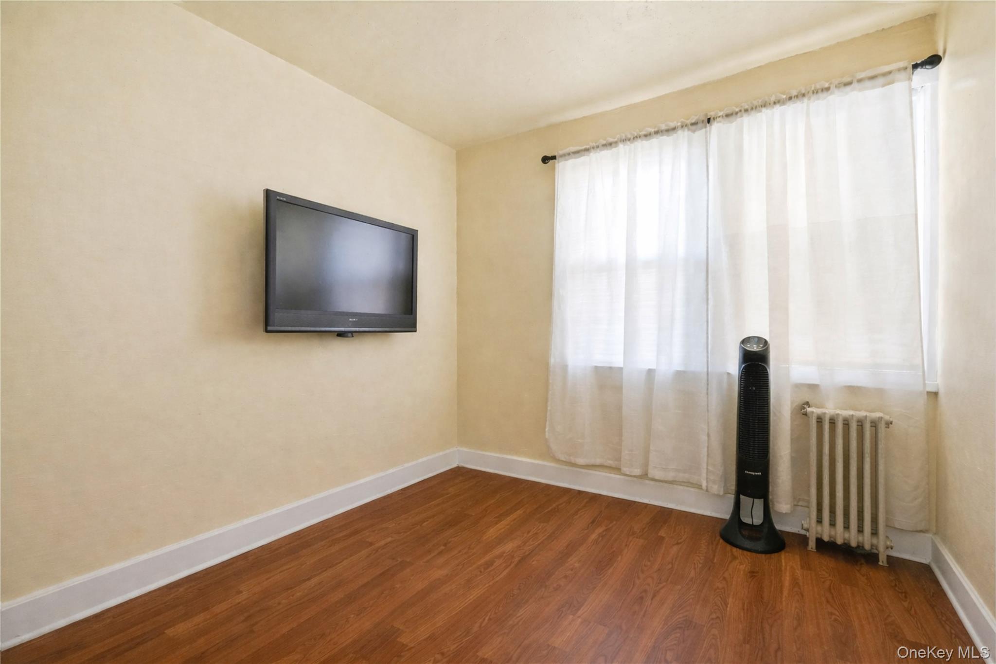 #17 photo, 8060 162nd Street, Jamaica , NY 11432