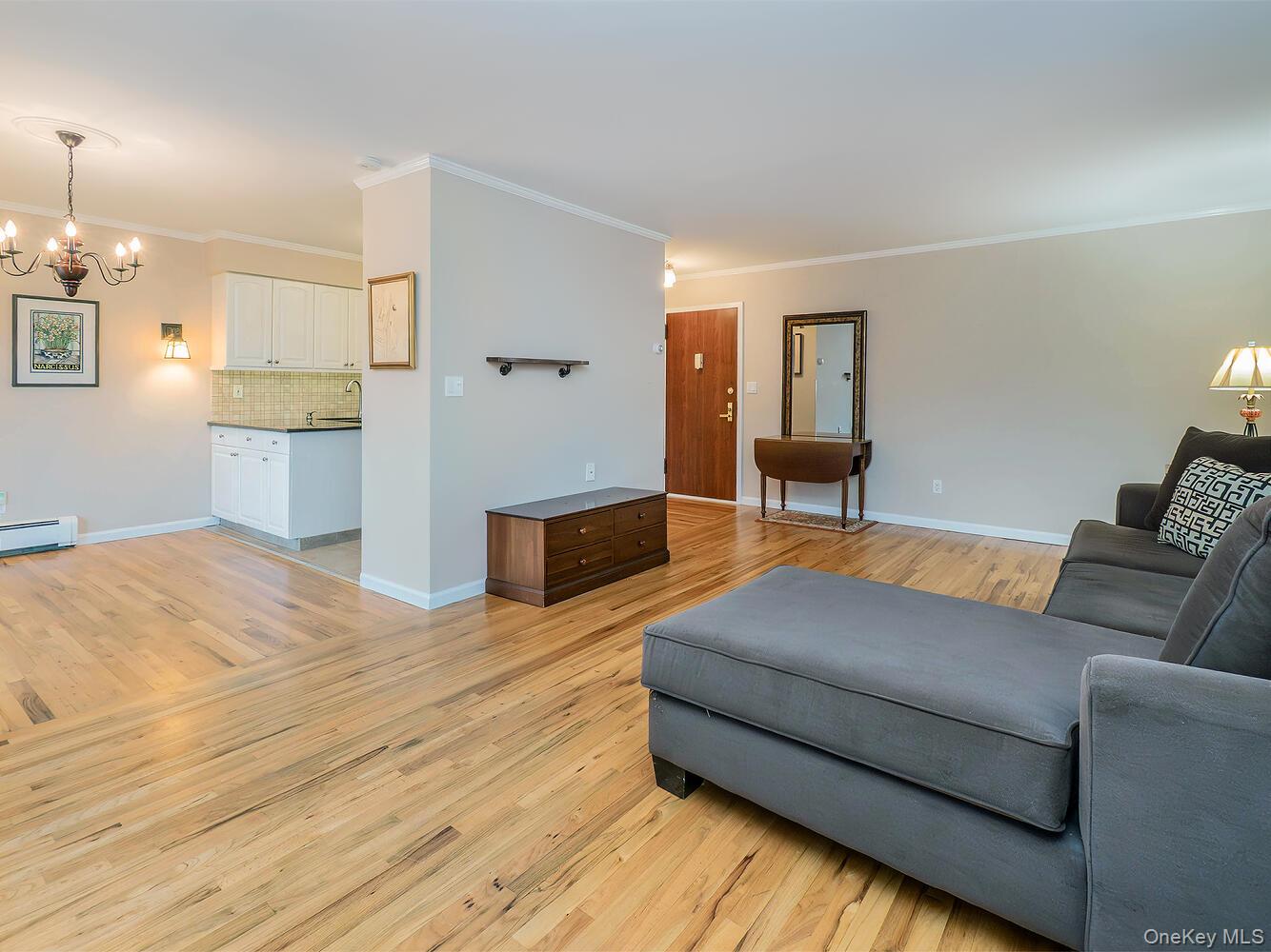 #3 photo, 1 Toms Point Lane, Нассау ‖ Port Washington , NY 11050