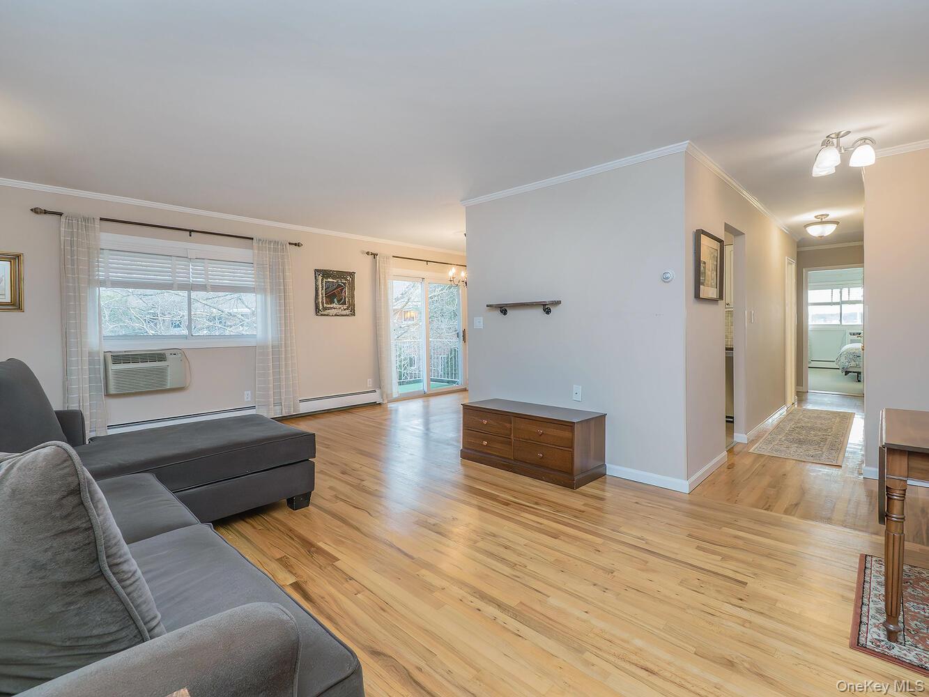 #6 photo, 1 Toms Point Lane, Нассау ‖ Port Washington , NY 11050