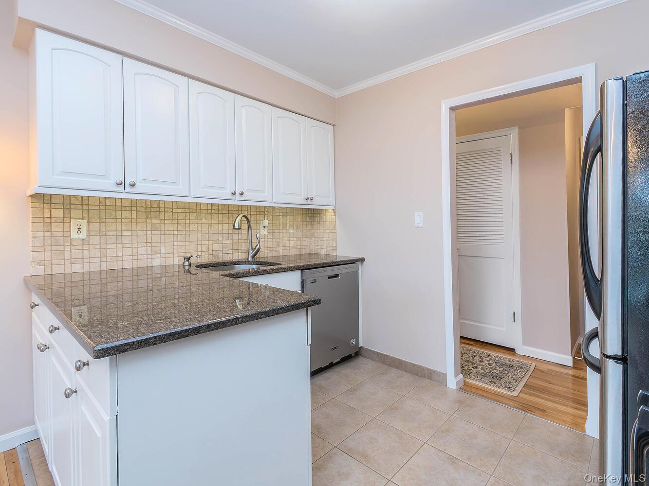 #9 photo, 1 Toms Point Lane, Нассау ‖ Port Washington , NY 11050