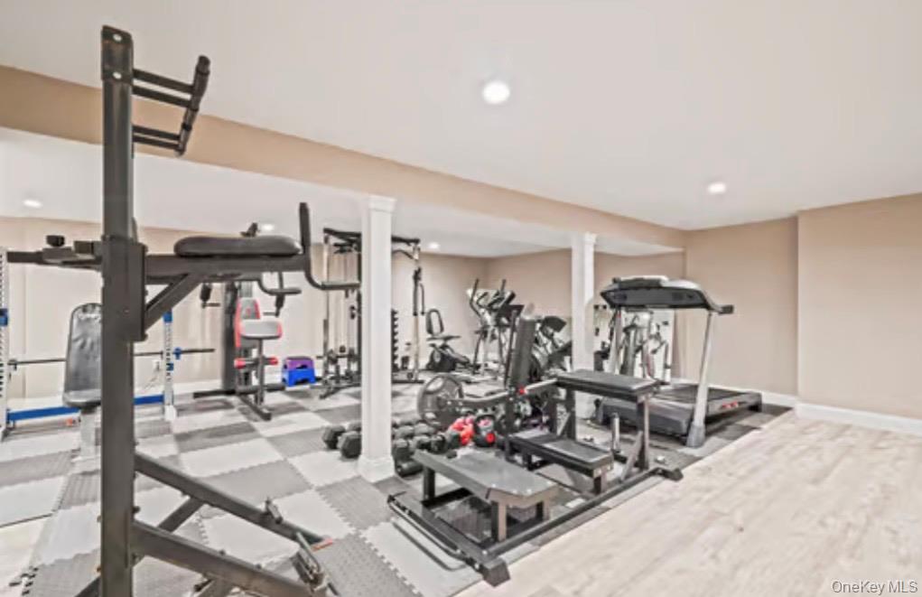 #16 photo, 665 Mount Sinai Coram Road, Mount Sinai , NY 11766