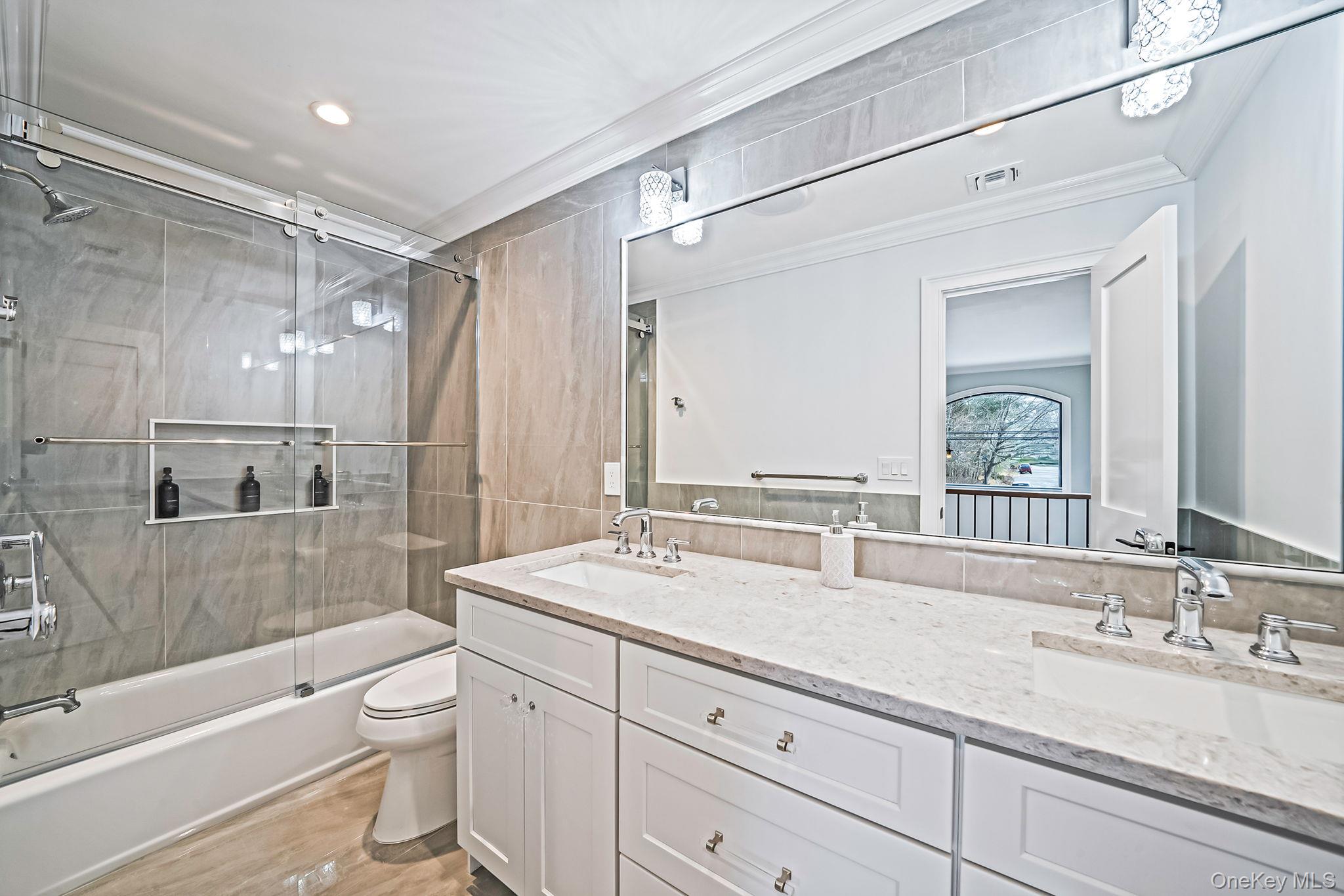 #20 photo, 665 Mount Sinai Coram Road, Mount Sinai , NY 11766