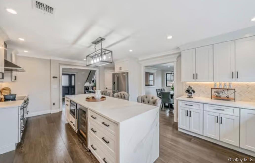 #6 photo, 665 Mount Sinai Coram Road, Mount Sinai , NY 11766