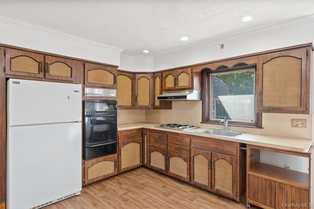 #5 photo, 376 Hunnewell Avenue, Elmont , NY 11003