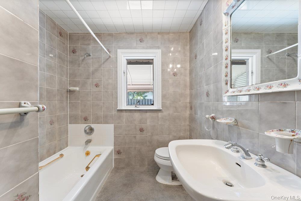 #6 photo, 376 Hunnewell Avenue, Elmont , NY 11003