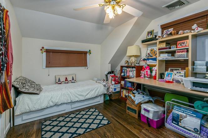 #15 photo, 250 N Rutherford Avenue, Massapequa , NY 11758