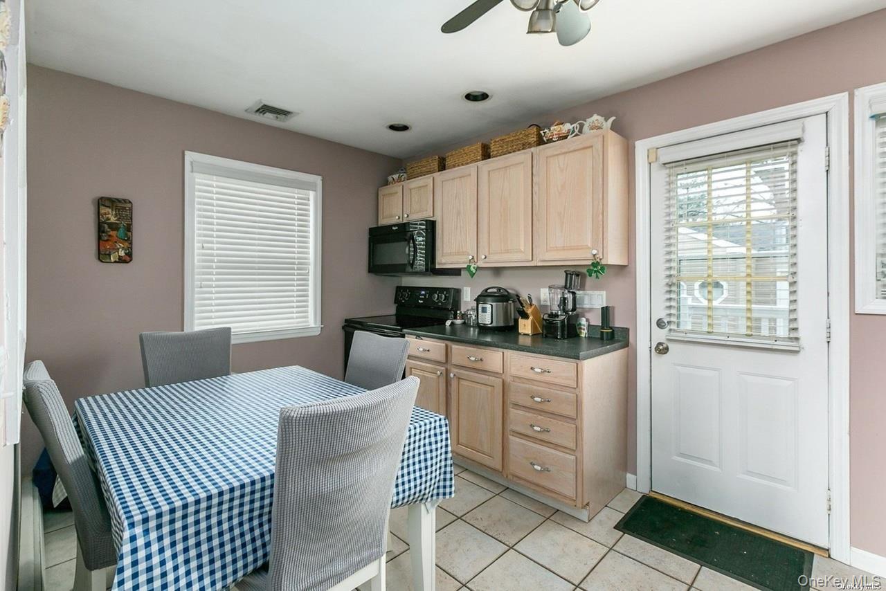 #7 photo, 250 N Rutherford Avenue, Massapequa , NY 11758