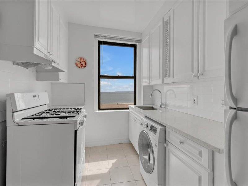 #12 photo, 3145 Brighton 4th St, #418, Brighton Beach , NY 11235