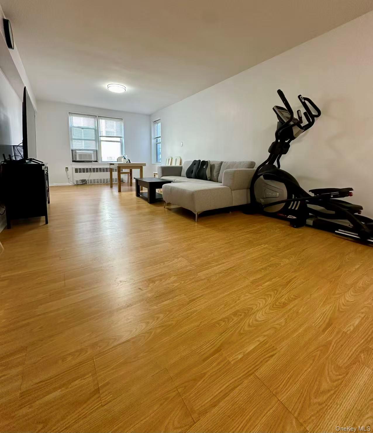 #3 photo, 42-40 Bowne Street, Flushing , NY 11355