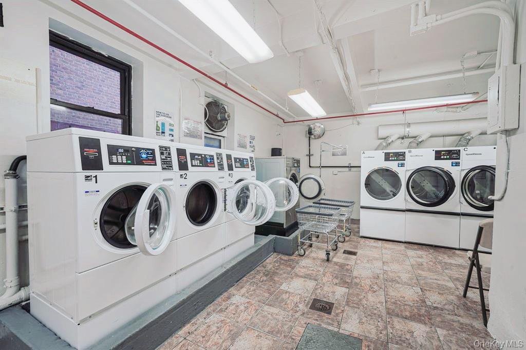 #15 photo, 150-15 72nd Rd, קווינס Kew Garden Hills , NY 11367