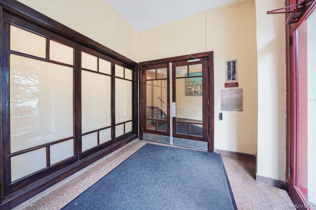 #18 photo, 150-15 72nd Rd, קווינס Kew Garden Hills , NY 11367