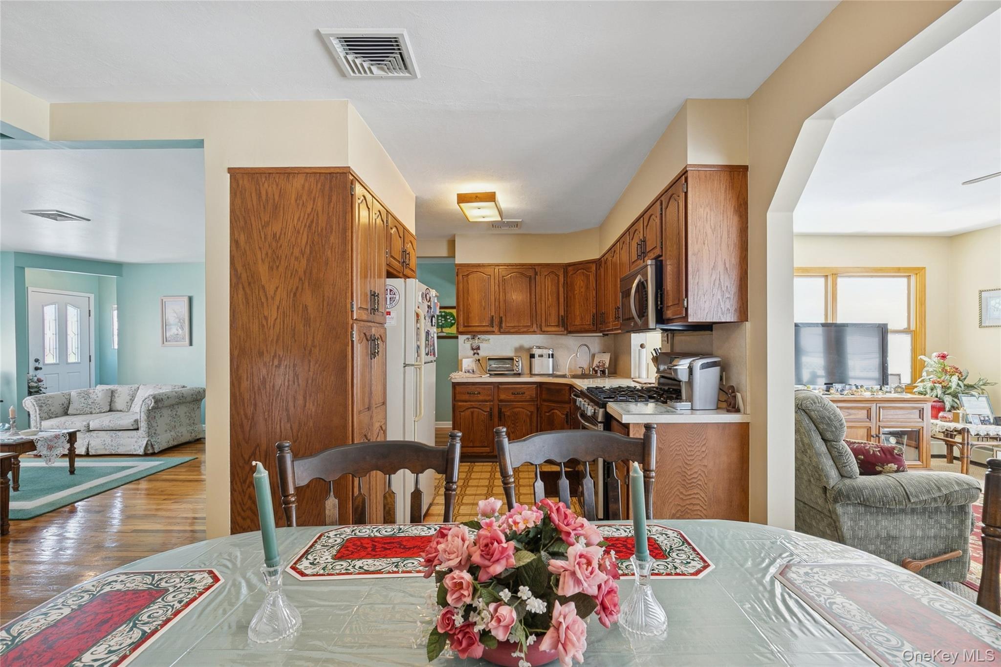 #10 photo, 64 Dean Street, Hicksville , NY 11801