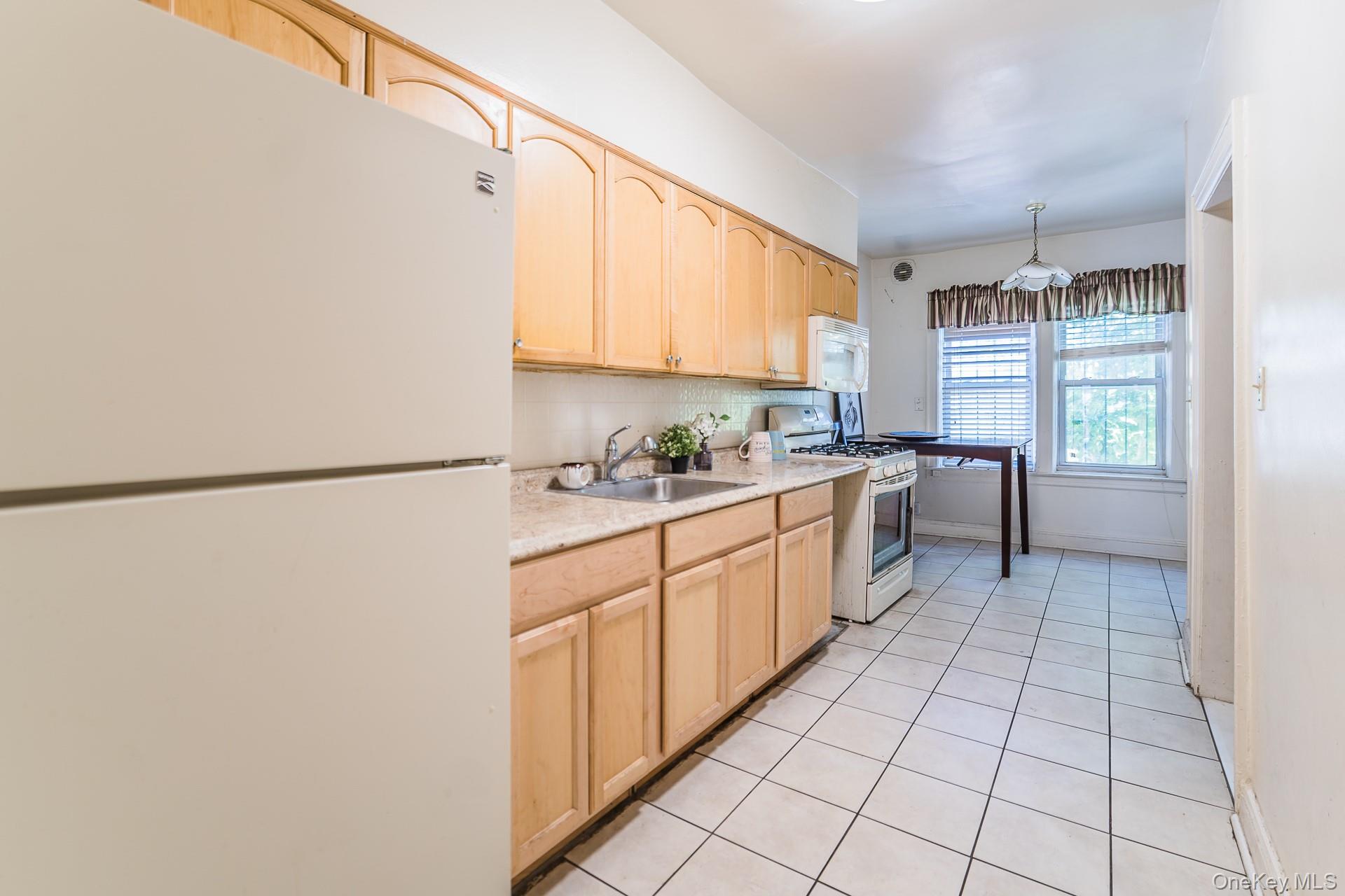 #8 photo, 178-38 Leslie Rd, Jamaica , NY 11434