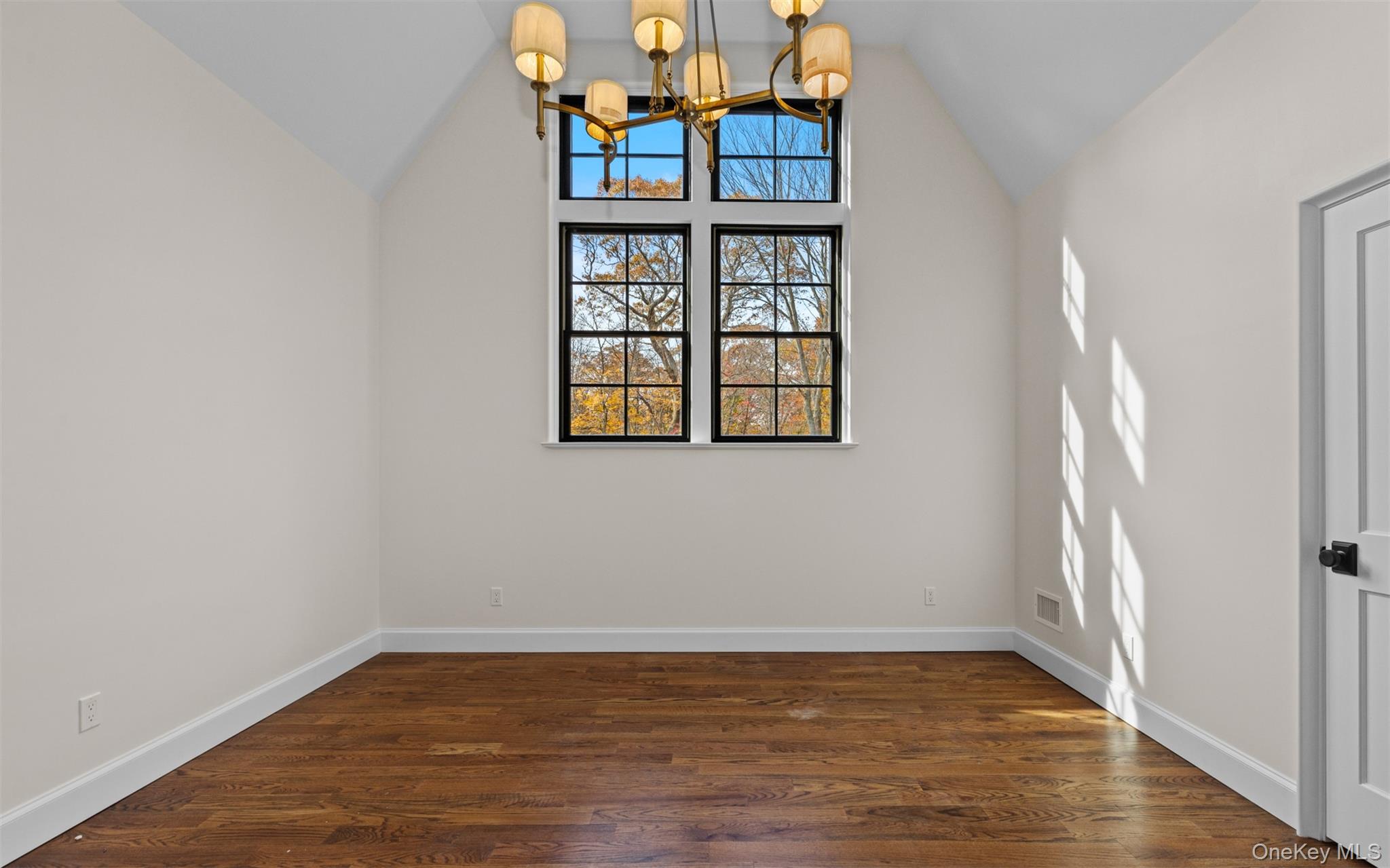 #19 photo, 756 Mount Sinai-Coram Road, Mount Sinai , NY 11766