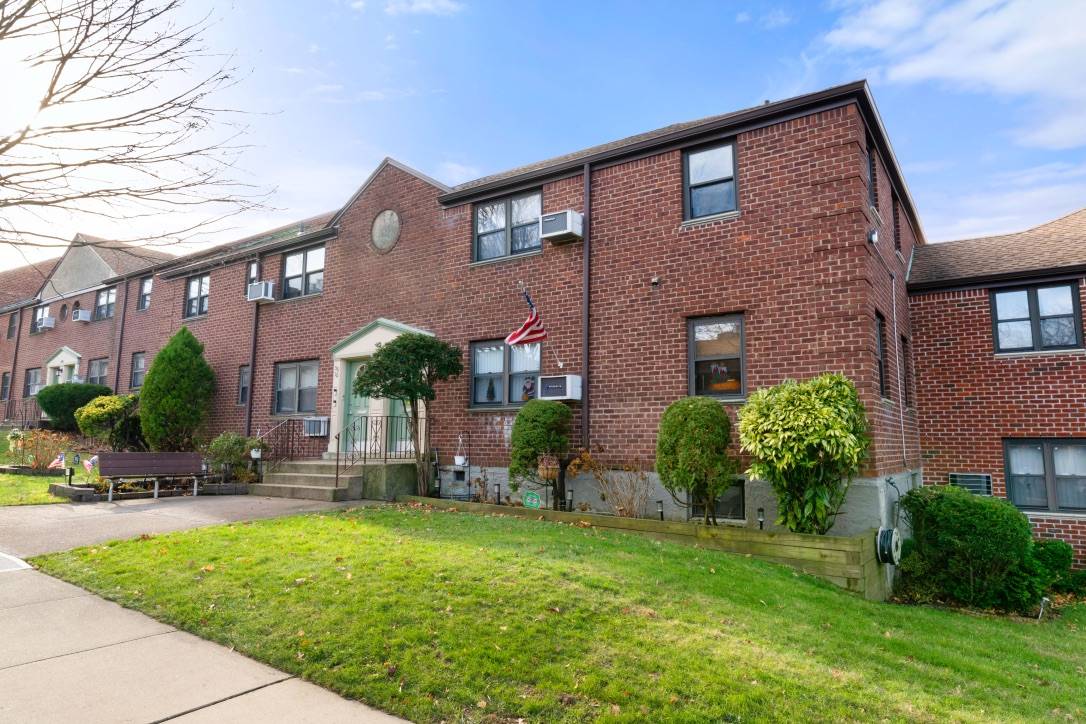 #14 photo, 56-08 244th Street, #F-8 Upper, Douglaston , NY 11362