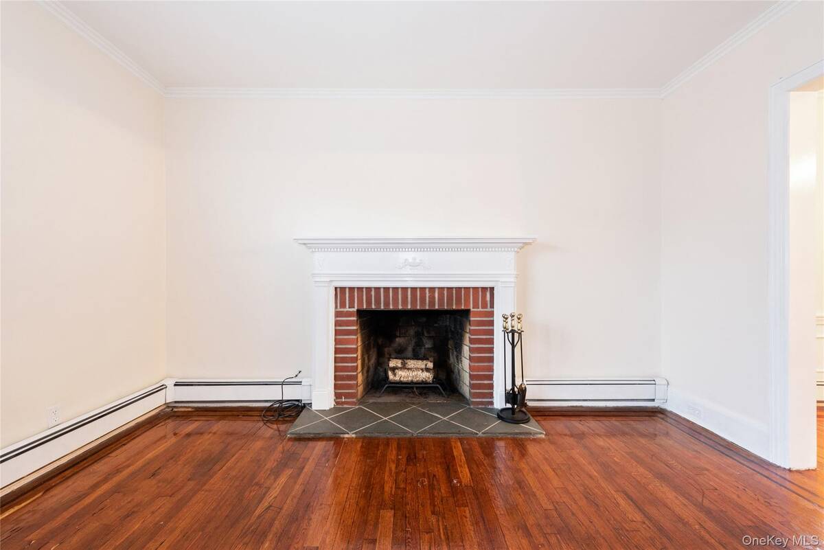 #4 photo, 166-23 24th Avenue, Whitestone , NY 11357