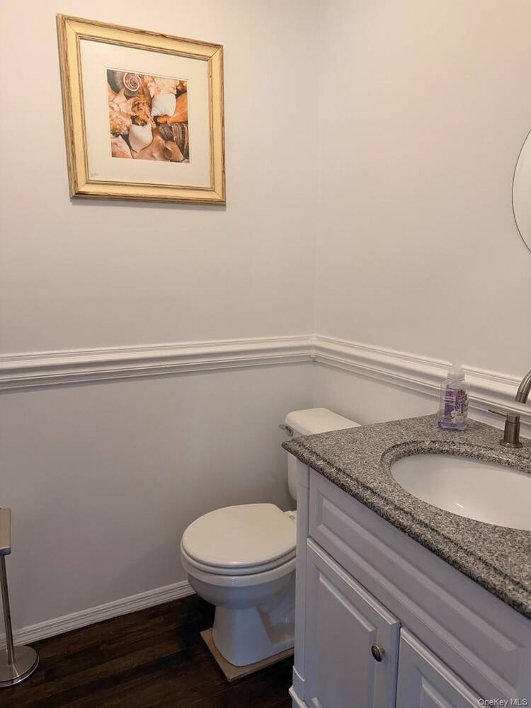 #4 photo, 10 Silver Court, Ridge , NY 11961