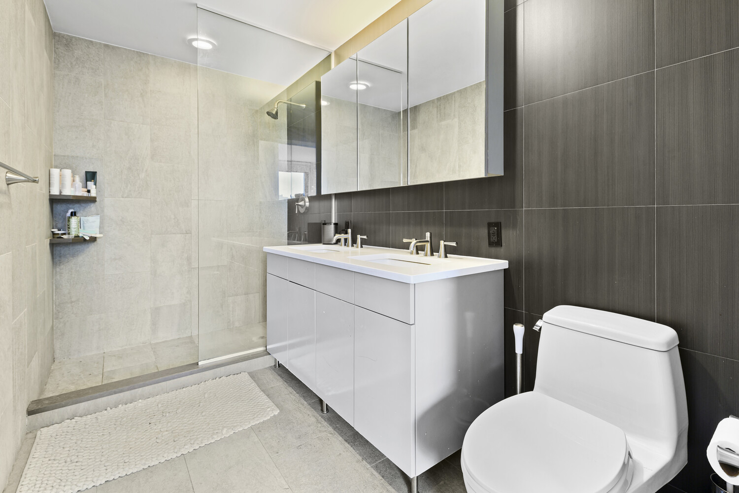 #6 photo, 215 Ave B, East Village , NY 10009