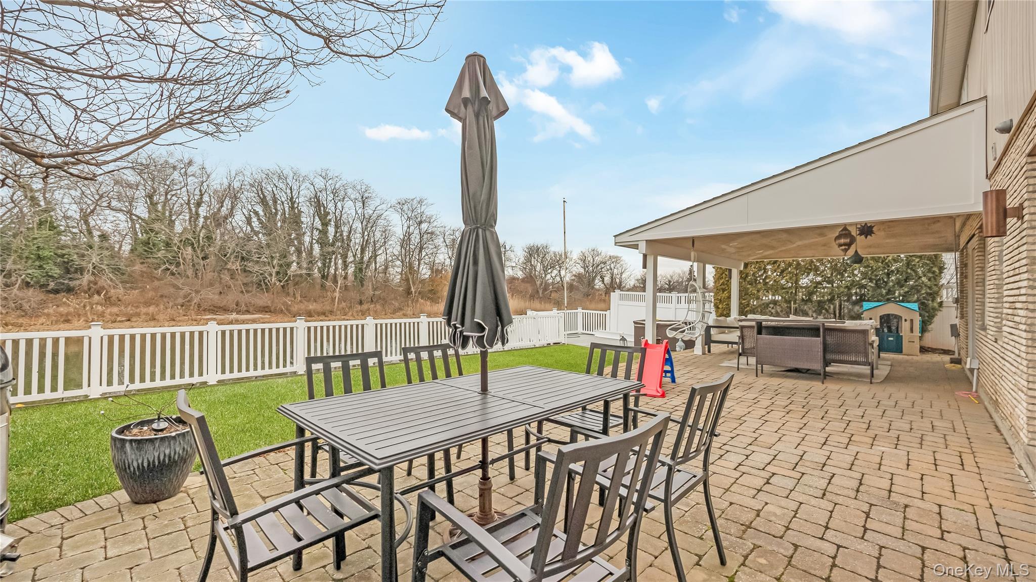 #4 photo, 2876 Shore Road, नासाउ काउंटी Bellmore , NY 11710