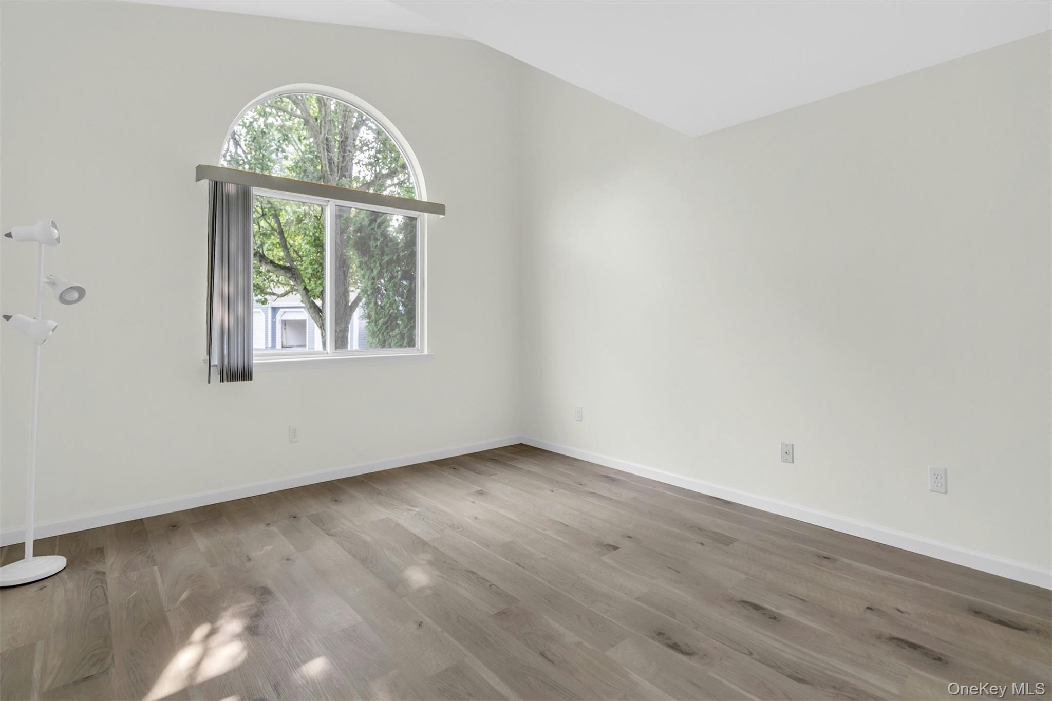 #18 photo, 745 Spring Lake Drive, サフォーク郡 Middle Island , NY 11953