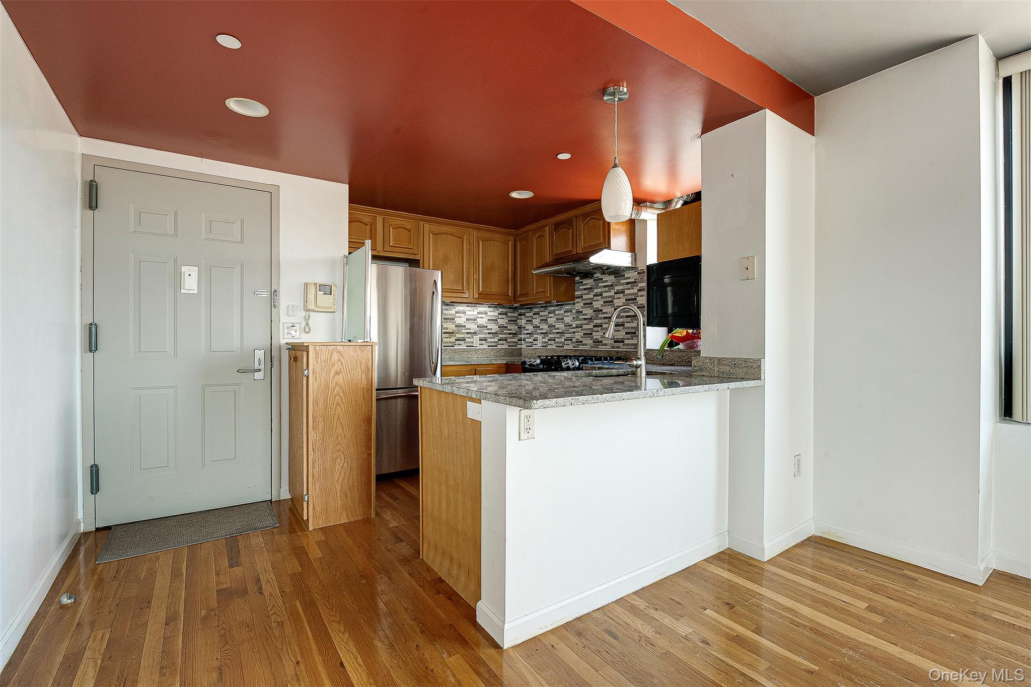 #4 photo, 116-24 Grosvenor Lane, Kew Gardens , NY 11415