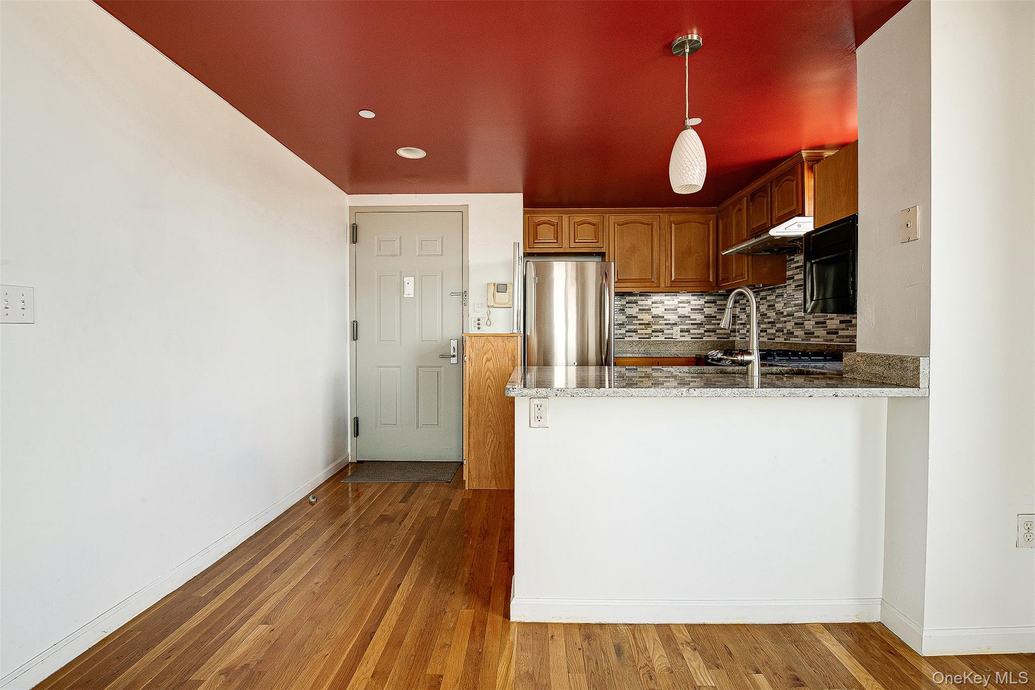 #5 photo, 116-24 Grosvenor Lane, Kew Gardens , NY 11415