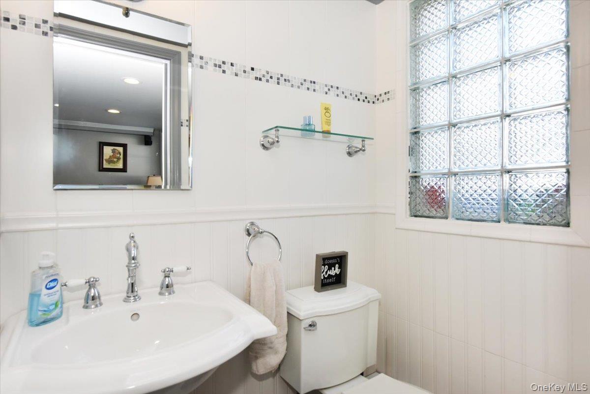 #19 photo, 72 Narwood Road, Massapequa , NY 11758