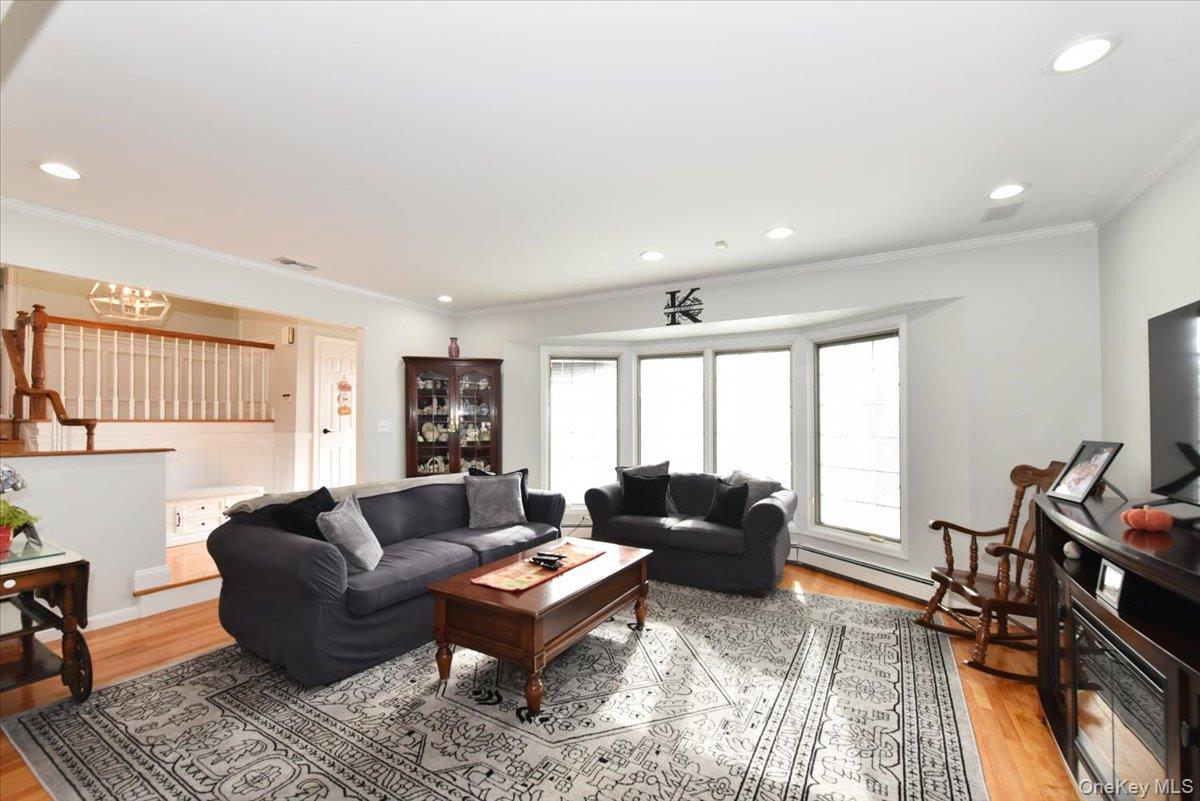 #6 photo, 72 Narwood Road, Massapequa , NY 11758