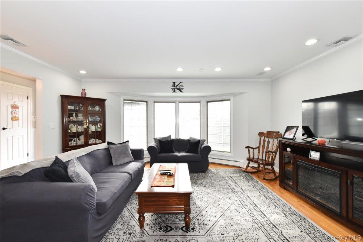 #7 photo, 72 Narwood Road, Massapequa , NY 11758