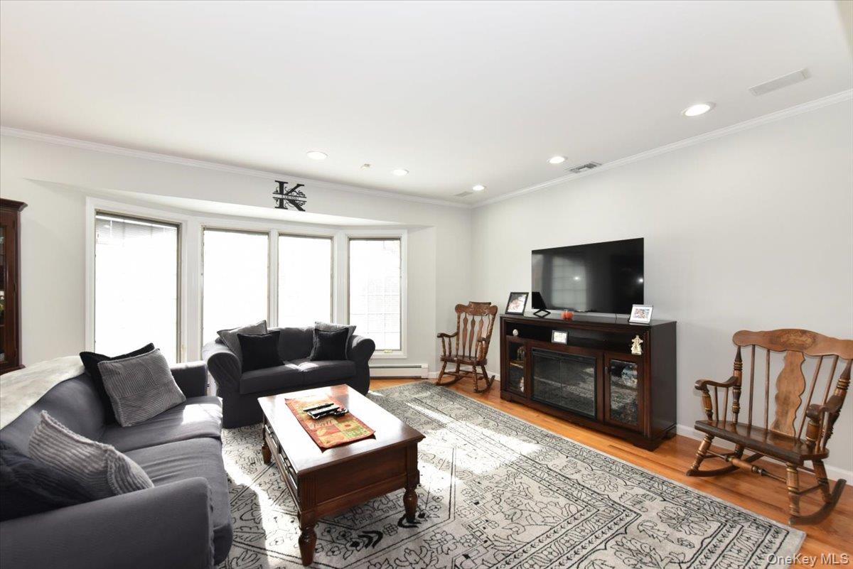 #8 photo, 72 Narwood Road, Massapequa , NY 11758