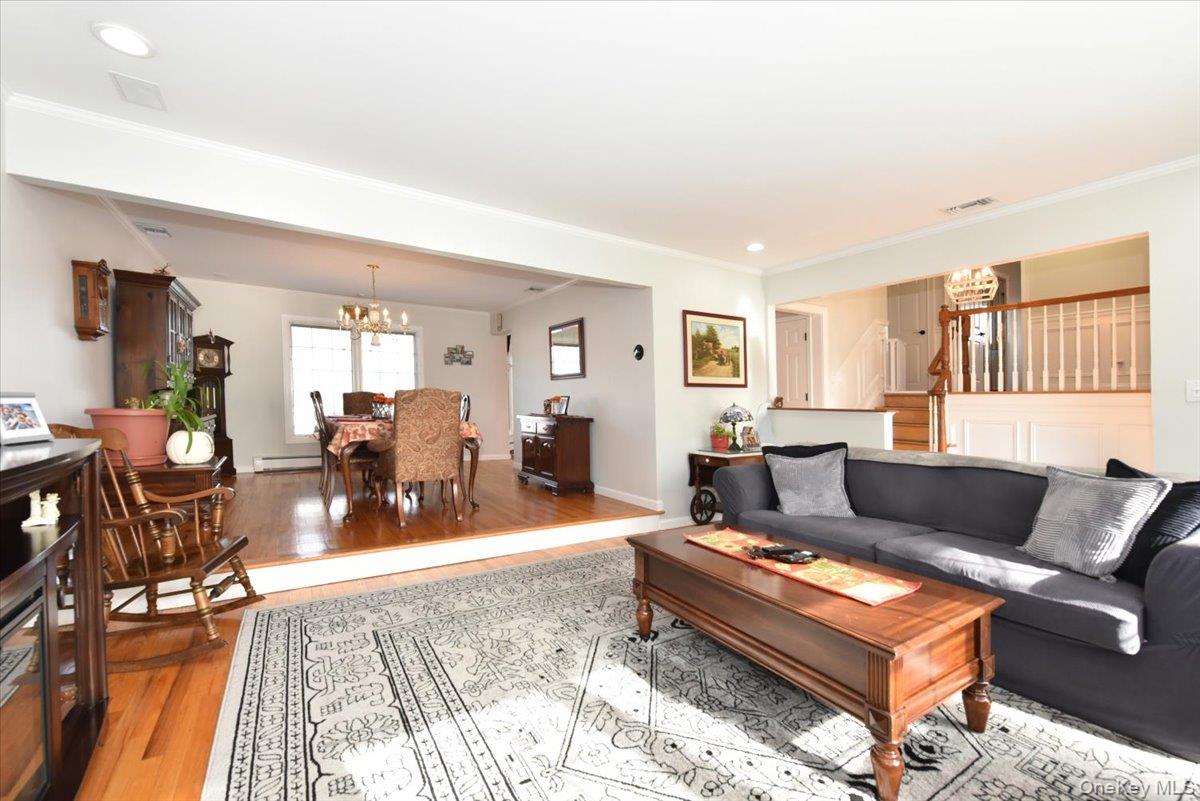 #9 photo, 72 Narwood Road, Massapequa , NY 11758