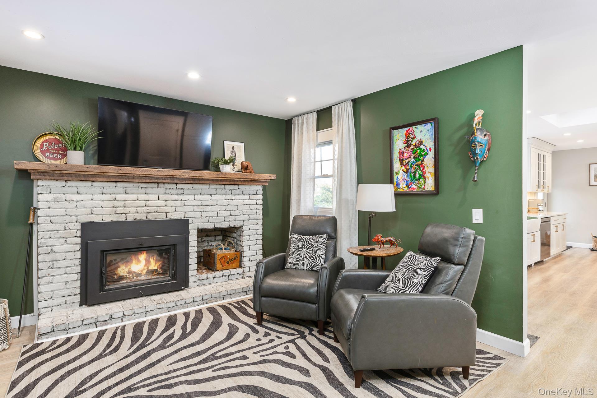 #12 photo, 49 Lexington Avenue, Smithtown , NY 11787