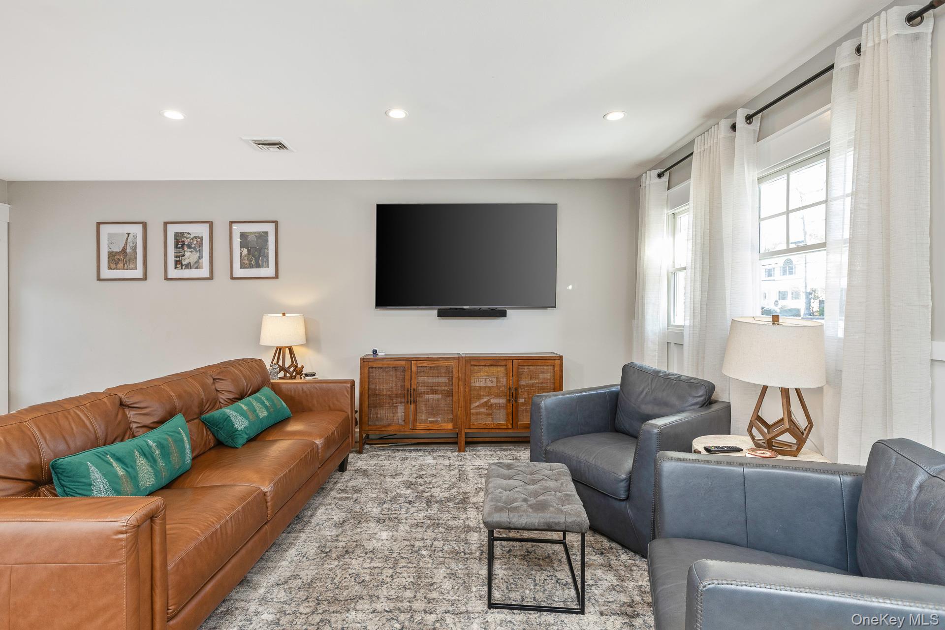 #13 photo, 49 Lexington Avenue, Smithtown , NY 11787