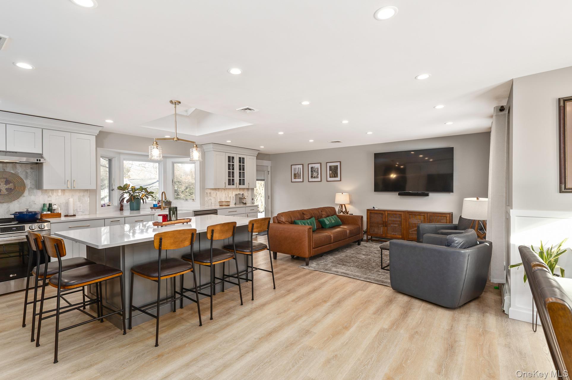 #19 photo, 49 Lexington Avenue, Smithtown , NY 11787