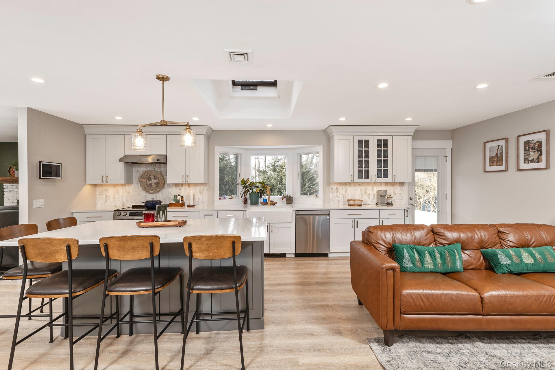 #20 photo, 49 Lexington Avenue, Smithtown , NY 11787