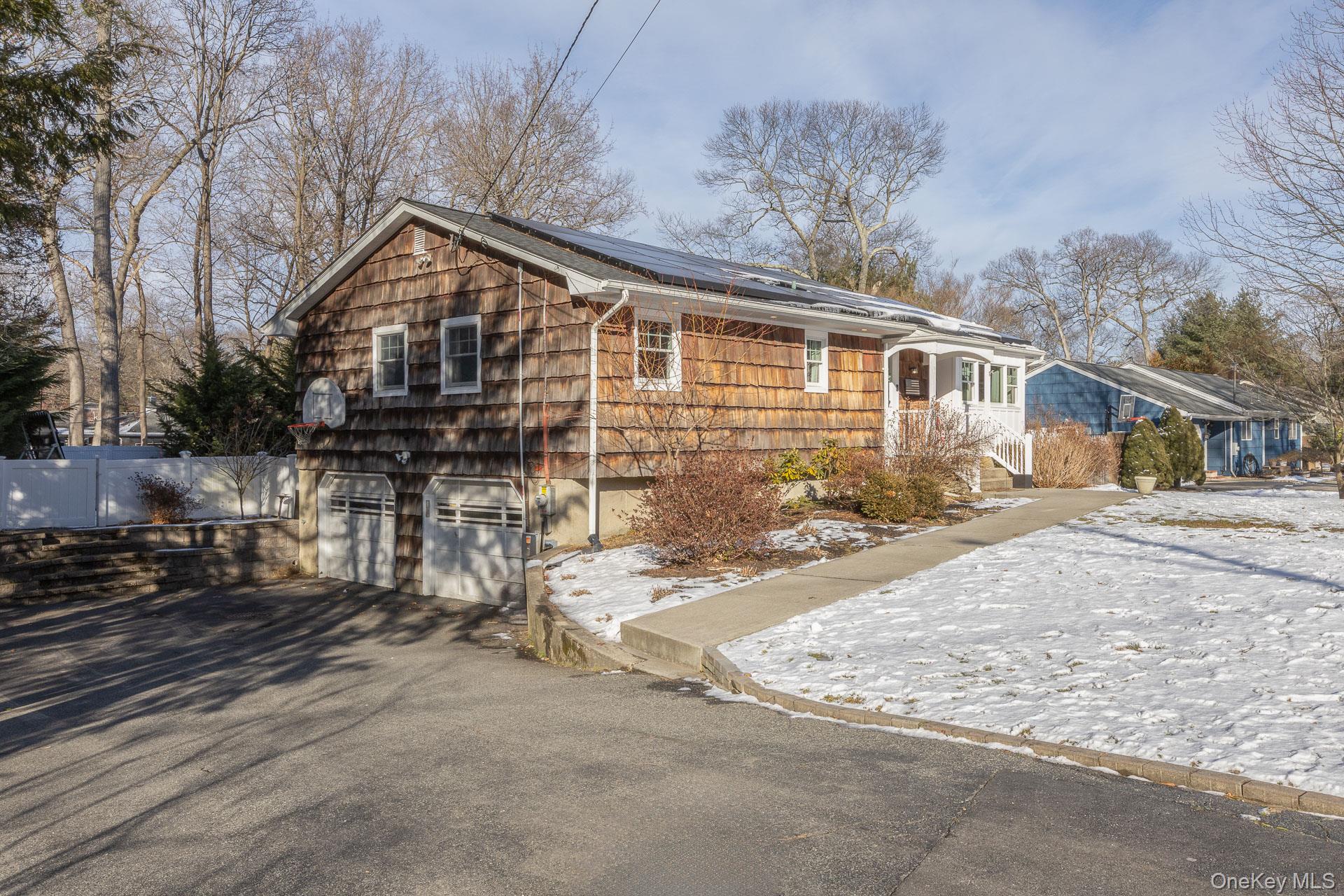 #4 photo, 49 Lexington Avenue, Smithtown , NY 11787