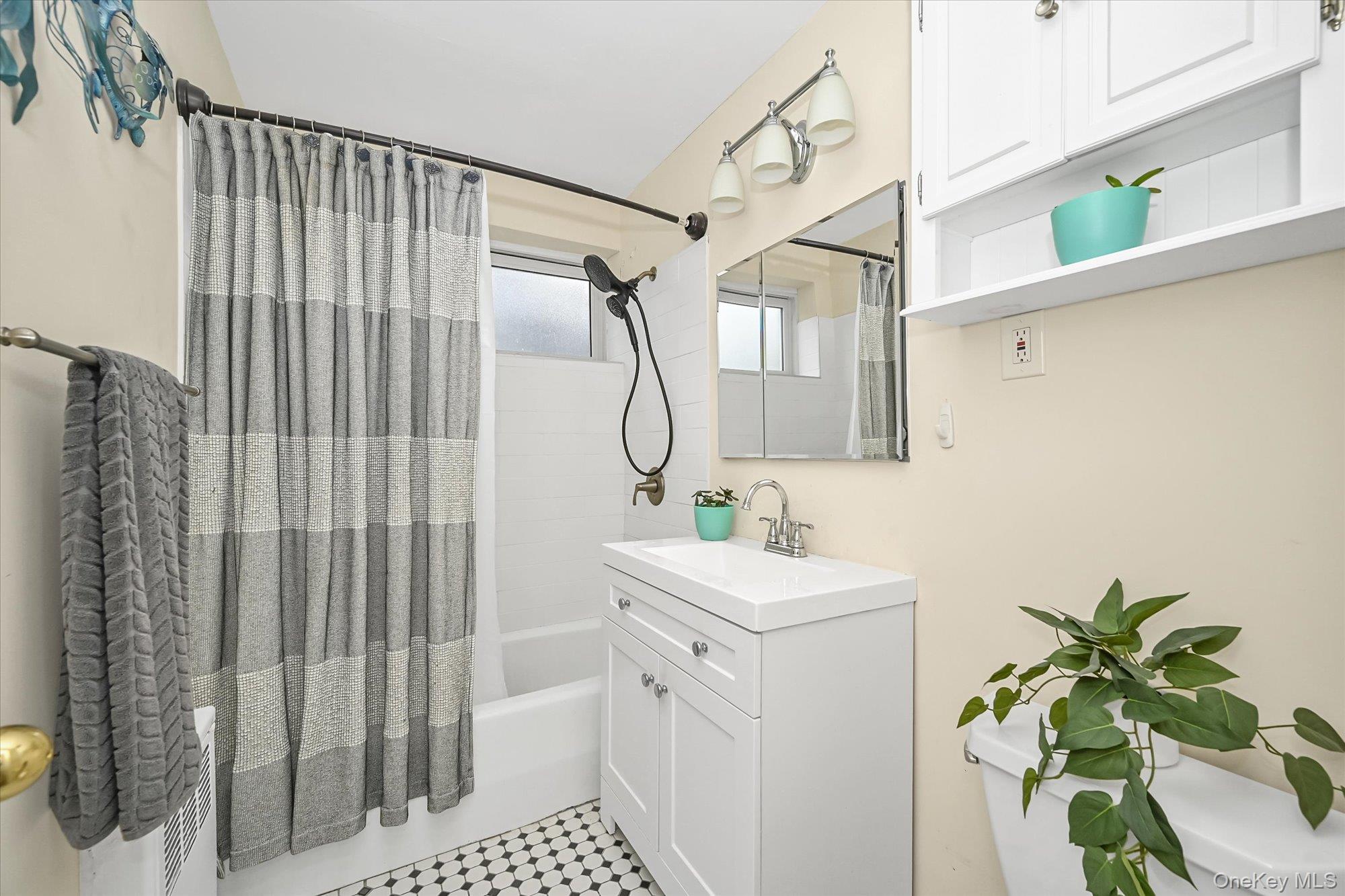 #13 photo, 32 Pearsall Avenue, Glen Cove , NY 11542