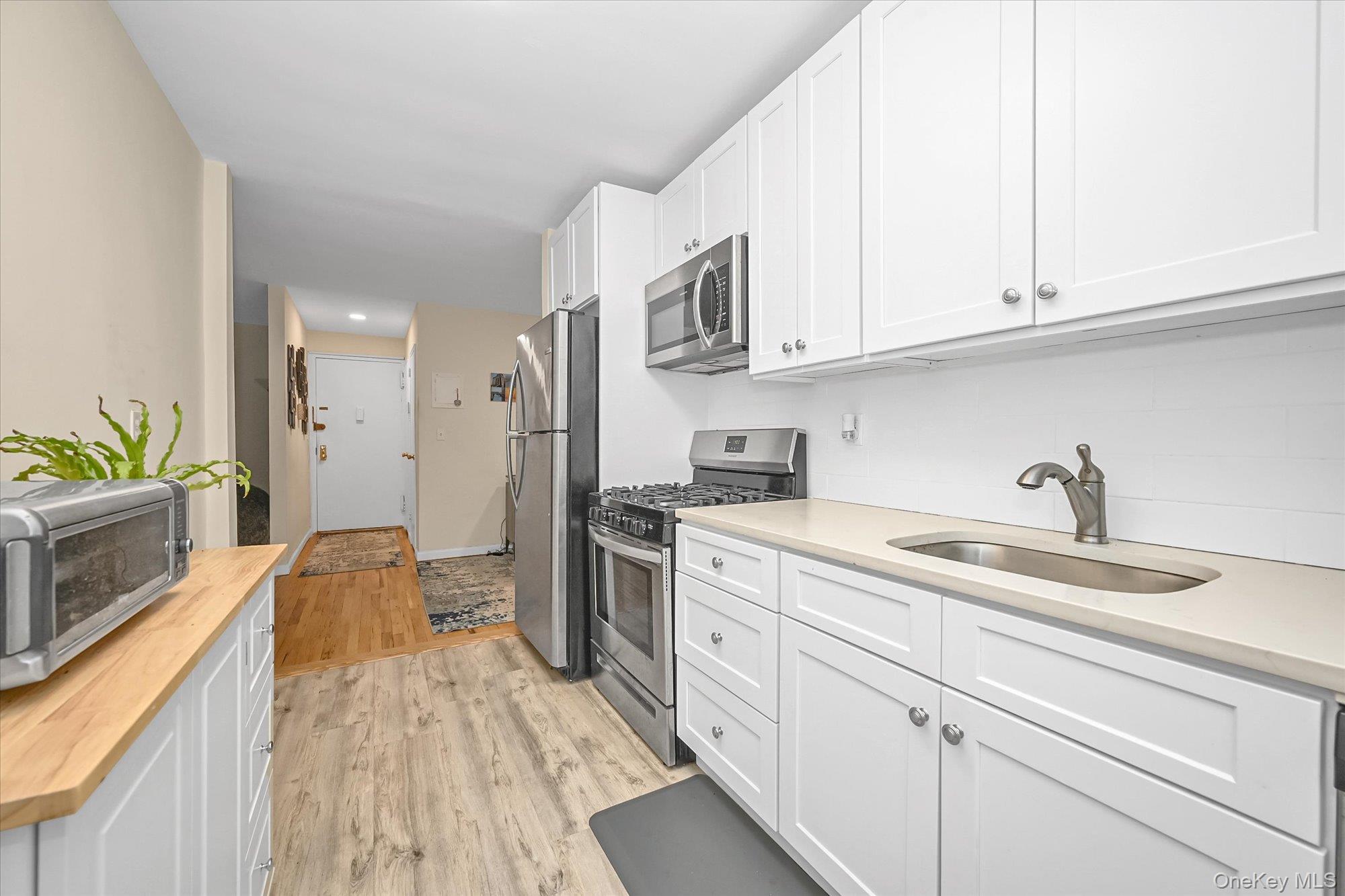 #7 photo, 32 Pearsall Avenue, Glen Cove , NY 11542