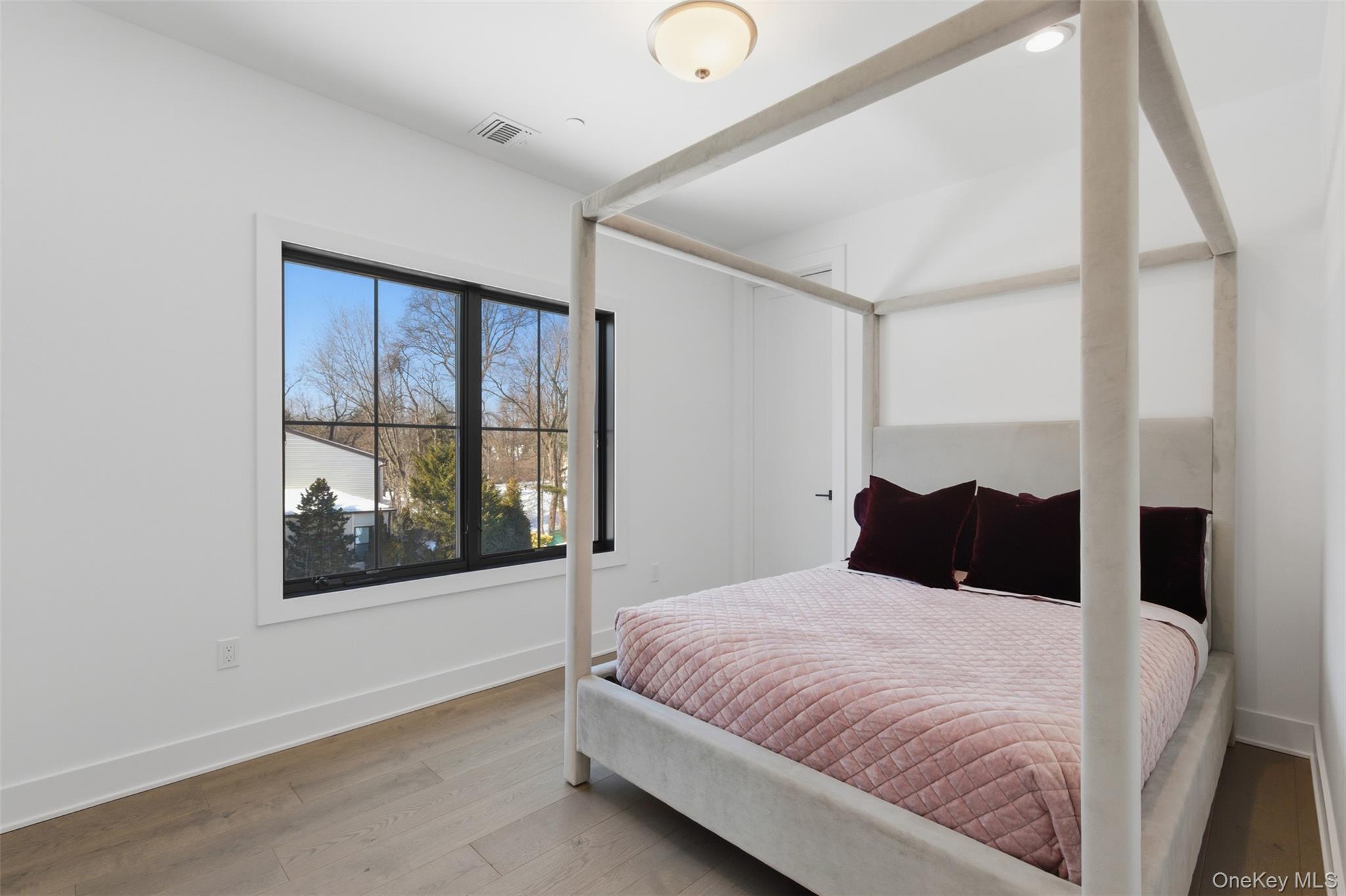 #15 photo, 9 Sequoia Circle, Manhasset , NY 11030