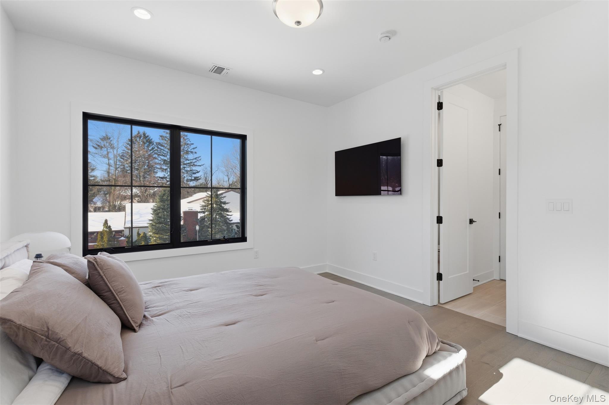 #19 photo, 9 Sequoia Circle, Manhasset , NY 11030